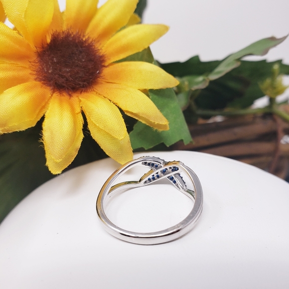 Beautiful 925 Sterling Silver Blue CZ Ring Size 7 - Picture 3 of 5